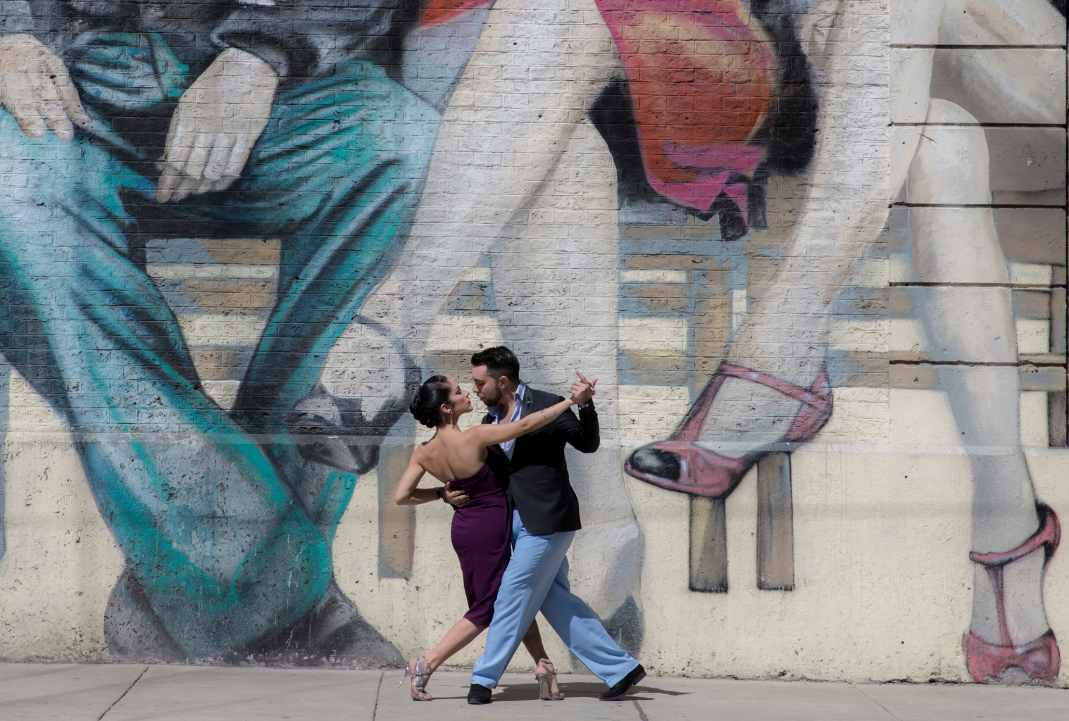 The Wavy Language of Vals